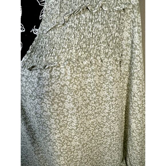 Angel NWT Cottagecore Gray Floral peasant top - Picture 5 of 7